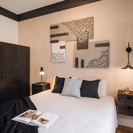 Badet - 3 Bedrooms, Office And Terrace In Alvalade 아파트